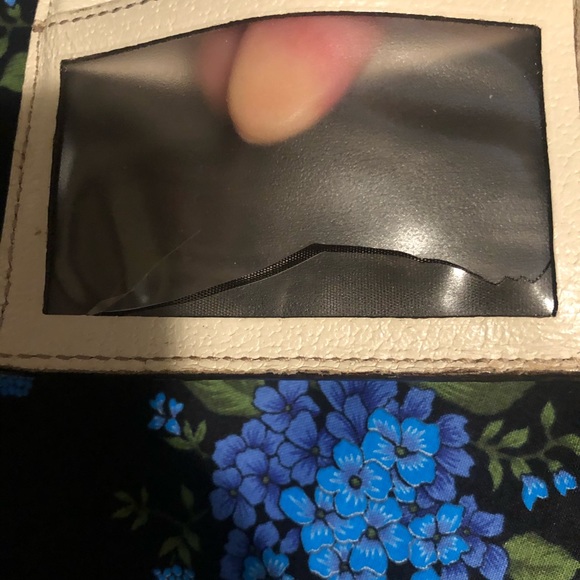 Authentic Gucci Wallet - Picture 5 of 5